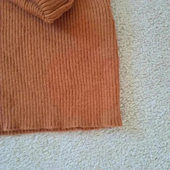 Women's Ribbed Turtleneck Sweater Size  Medium Rust Coloured Soft Fitted - Picture 7 of 9